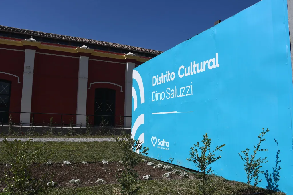 Cartel del Distrito Cultural Dino Saluzzi de la Municipalidad de Salta